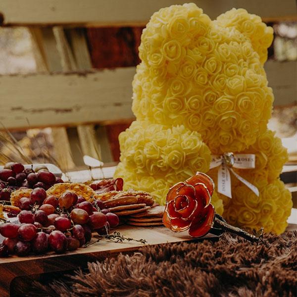 Piepschuim beer met rozen - Philotes